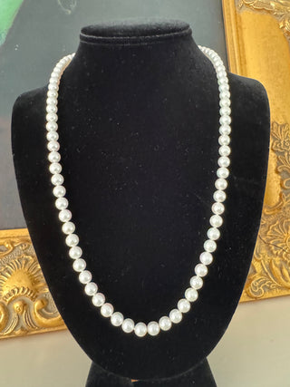 Estate Modern 6.50 x 7.00 mm Japanese Akoya Cultured Pearls 24" 14kt Yellow Gold Necklace — detail view
