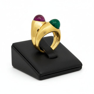 Italian Designer Vaglio Emerald and Ruby 18K Yellow Gold Ring — detail view