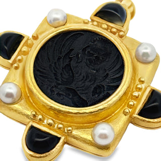 Estate Designer Elizabeth Locke 18K Yellow Gold Onyx and Pearl Pendant/Brooch — detail view