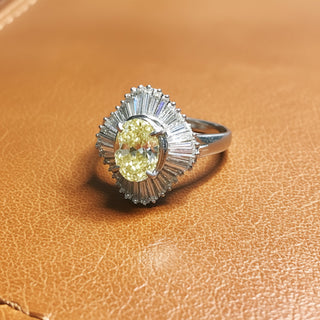 Estate Modern 1.96ct Natural Light Fancy (Center) Diamond Platinum Ring — detail view