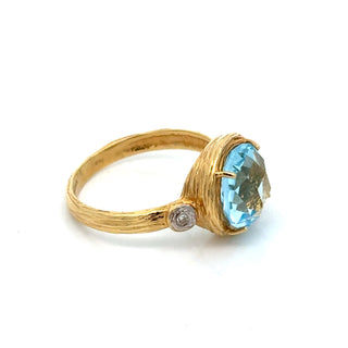 Estate Designer R. Reiss Diamond and Blue Topaz 14K Yellow/White Gold Ring — scale view