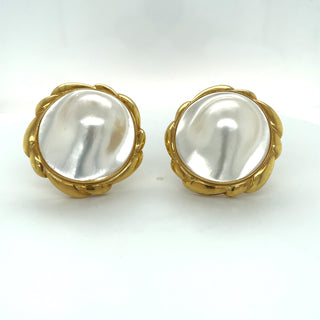 Estate Circa 1990 Mabe Blister Pearl 18K Gold Earrings 13868 — detail view