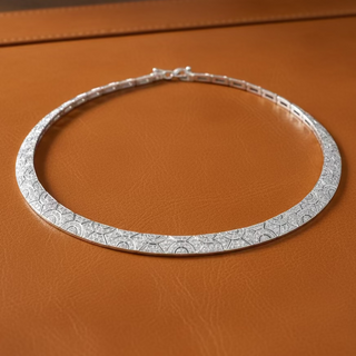 Estate jewelry — Estate Milgrain Detail 6.00ctw Diamond 18kt Gold Necklace