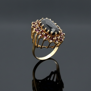 Estate jewelry — Estate English Garnet and 9K Yellow Gold Ring