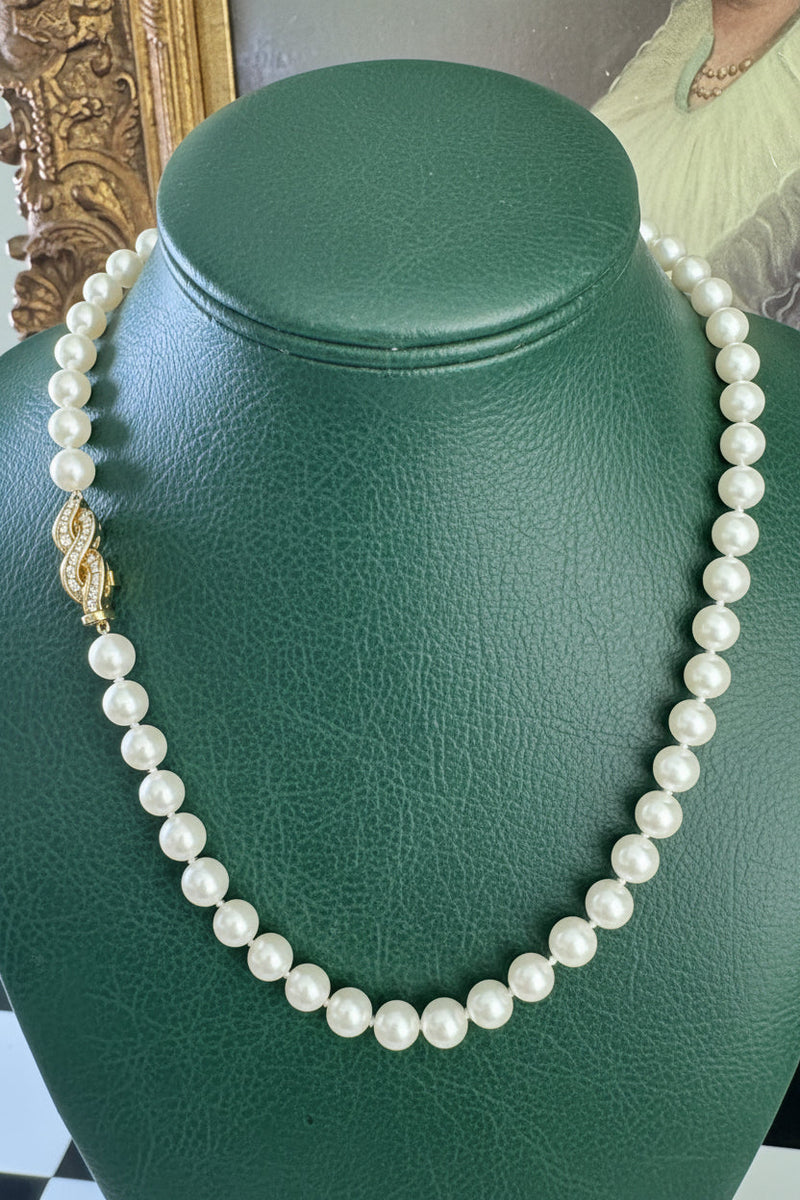 Estate Modern 1990's Japanese Akoya Cultured Pearl and Diamond 18kt Yellow Gold Necklace