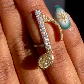 Estate Rock N' Roll Musical Note Natural Fancy Yellow and White 14K Ring — scale view