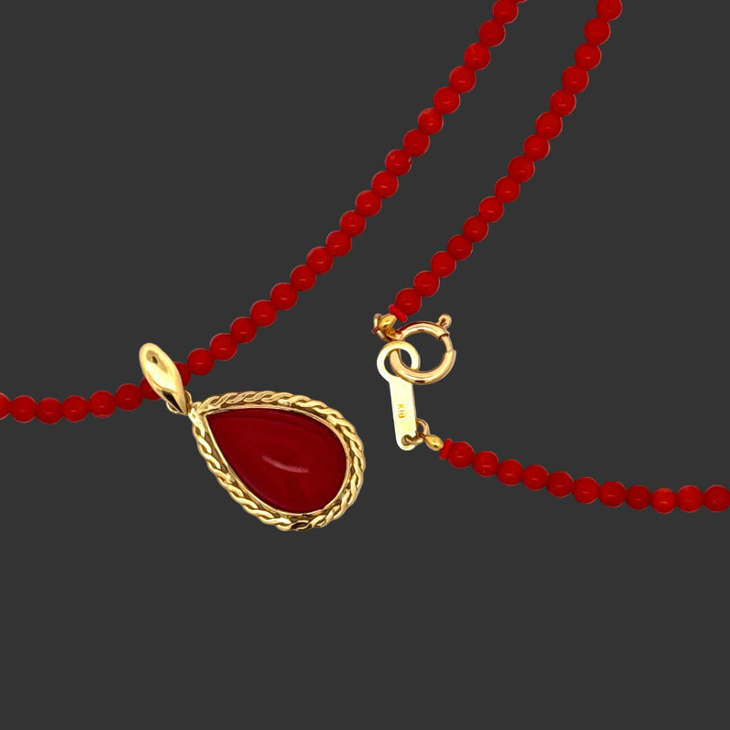 Estate Coral Pendant and Necklace 18kt Yellow Gold — detail view
