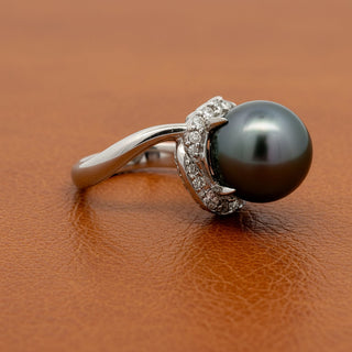 Estate Modern 11.90mm Tahitian Pearl and Diamond Platinum Ring — side view