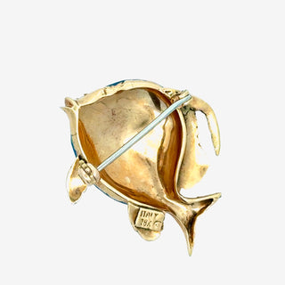 Italian Estate Blue "Guilloche" Enamel and Pink Sapphire 18Kt Yellow Gold Fish Brooch — scale view
