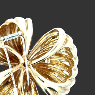 Estate Modern Italian 1980's 18kt Yellow Gold Diamond Flower Brooch — scale view