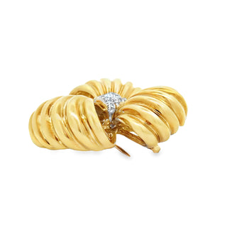 Estate Modern Italian 1980's 18kt Yellow Gold Diamond Flower Brooch — detail view