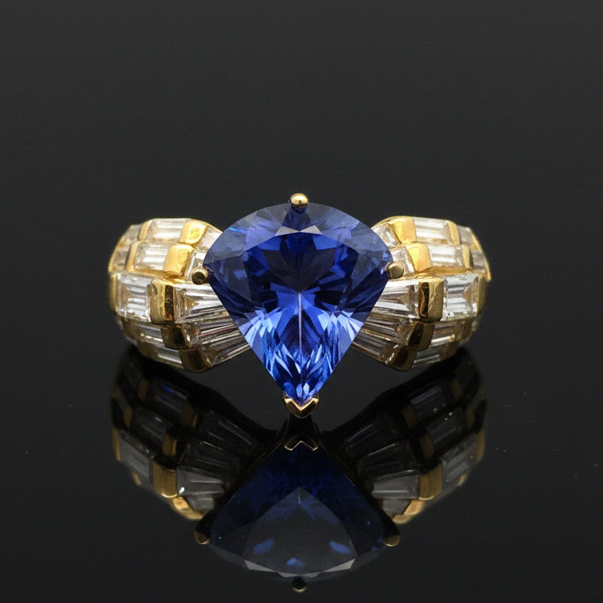 Estate jewelry — A Tanzanite Trilliant, in Yellow Gold, 2.10 ctw diamonds