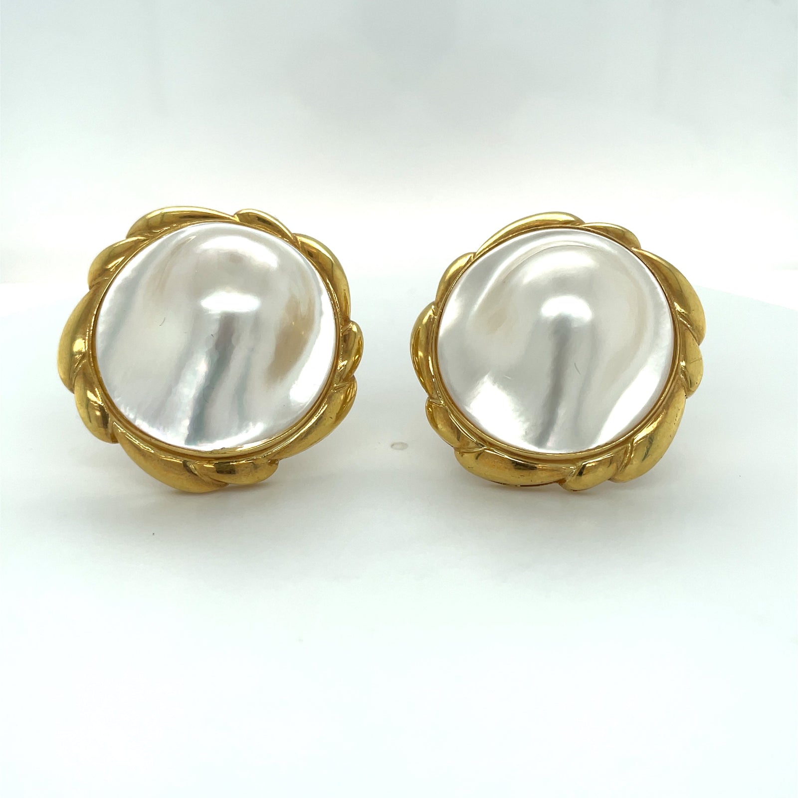 Estate Circa 1990 Mabe Blister Pearl 18K Gold Earrings 13868 — detail view
