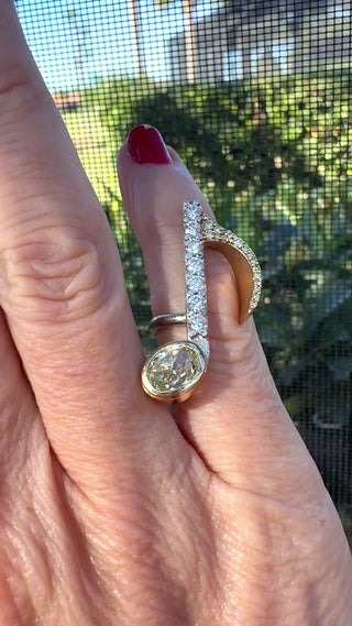 Estate Rock N' Roll Musical Note Natural Fancy Yellow and White 14K Ring — detail view
