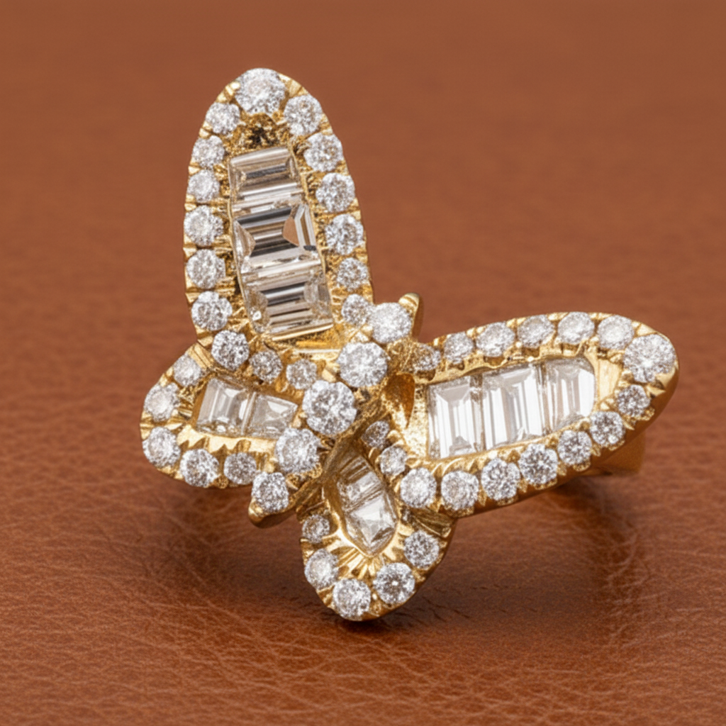 Estate jewelry — Fashionista Diamond and 18K Yellow Gold Butterfly Ring, Diamonds 1.33 ctw