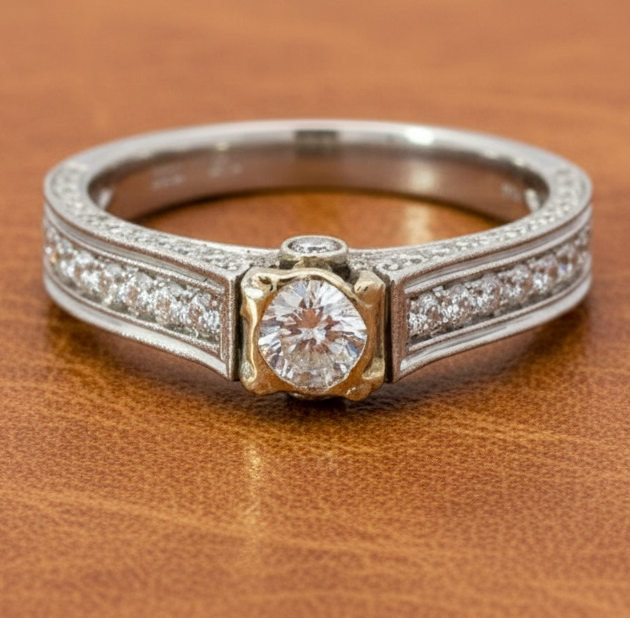 Estate jewelry — Maya Lianna .97 ctw Diamond Ring, Diamonds 0.72 ctw G-H color SI1-SI2