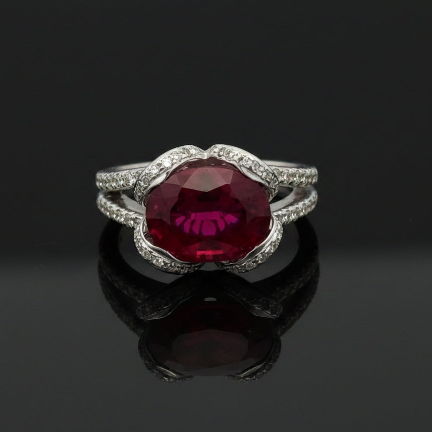 Estate jewelry — A Rubellite, in White Gold, Rubellite tourmaline, cushion cut, 4.99 ct